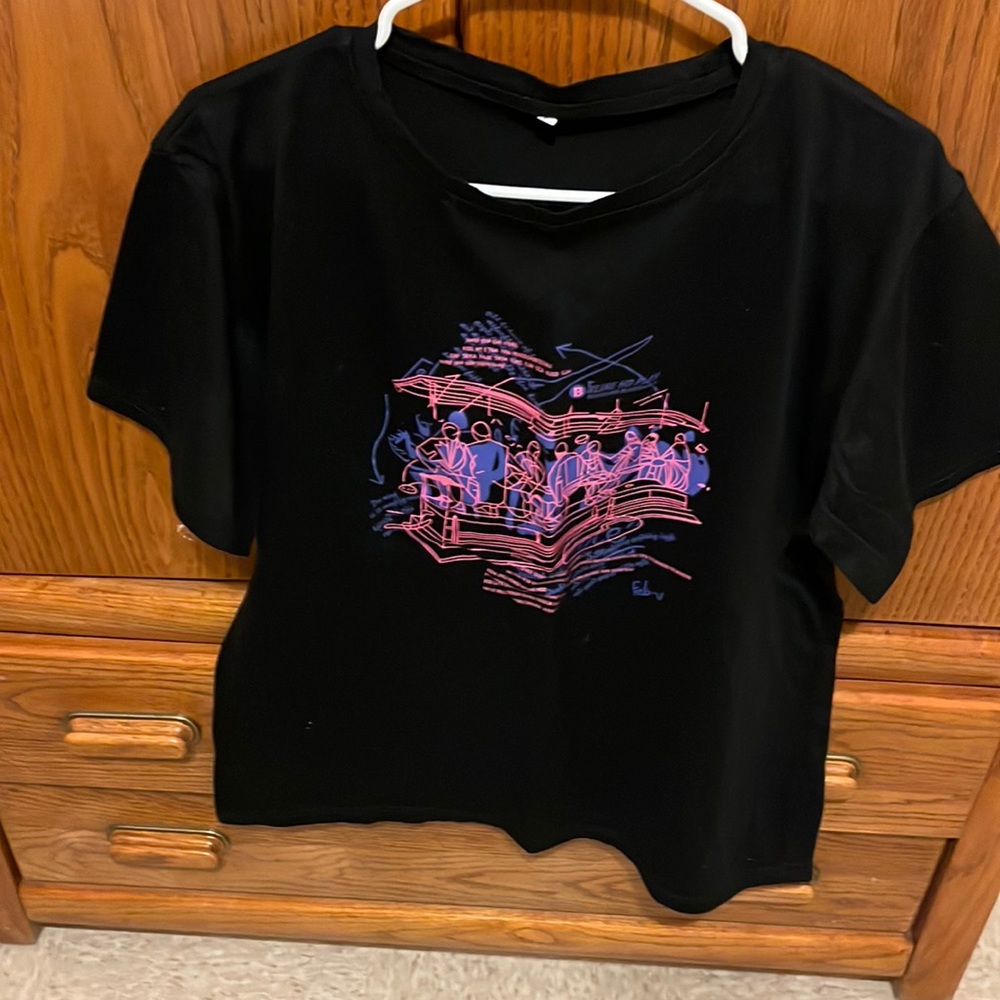 BLACK GRAPHIC TEE